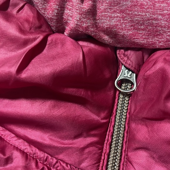 Lululemon" Down For A Run Vest-Berry Rumble - Picture 16 of 16